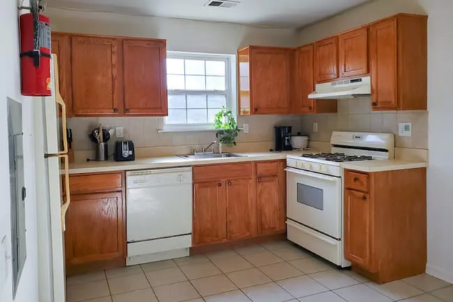 Building Photo - 889 Green St