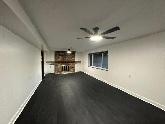 Foto del edificio - 547 Greenhurst Dr