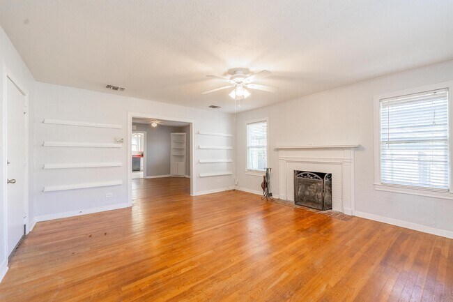 Building Photo - 1710 Edison Dr