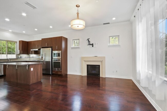 Foto del edificio - 908 N Santa Anita Ave