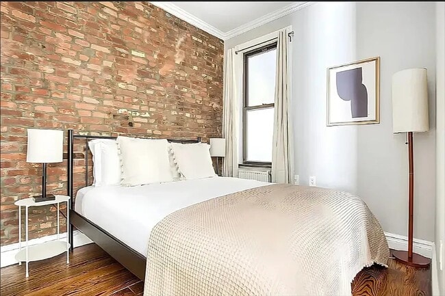 Building Photo - 722 Tenth Avenue