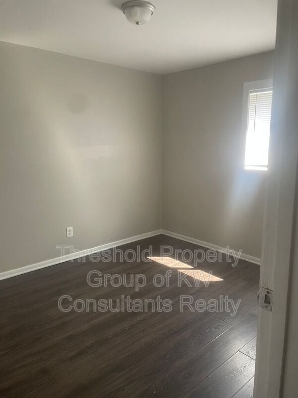 Building Photo - 1170 Bryden Rd