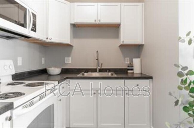 Foto del edificio - 2831 N Kenwood Ave