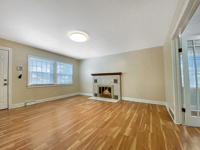 Building Photo - 33670 N Idlewild Dr