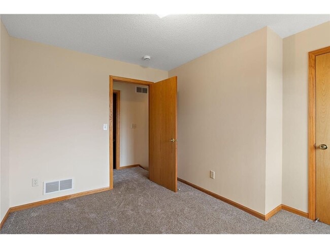 Building Photo - 1613 County Rd D E