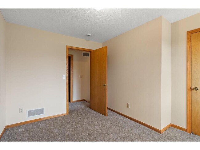 Foto del edificio - 1613 County Rd D E