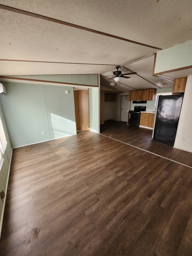 Primary Photo - 1346 Garetster St