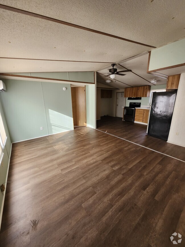 Building Photo - 1346 Garetster St