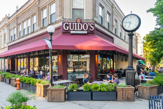 Downtown Champaign has many outdoor cafes to choose from.
