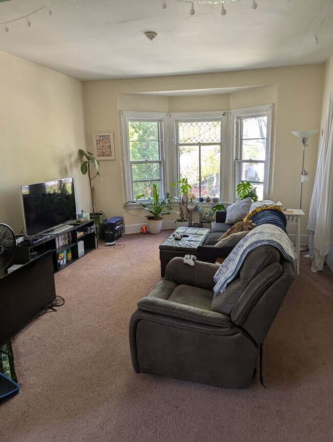 Foto del edificio - 2728 N Downer Ave
