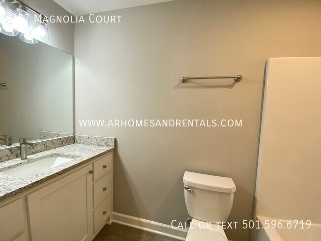 Building Photo - 207 Magnolia Court | $1695 | 3 beds, 2 ful...