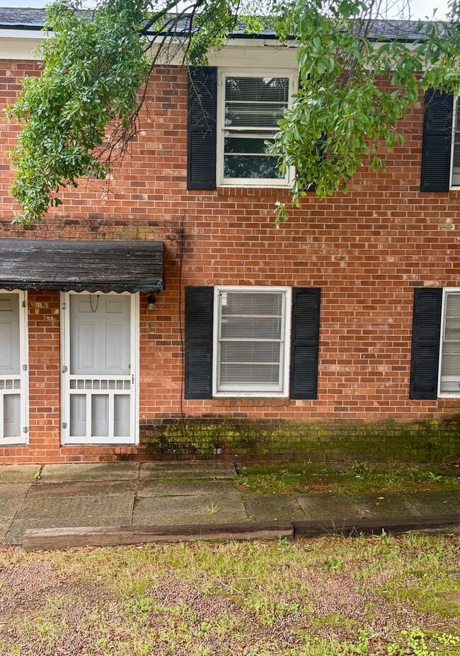 Building Photo - 298 Nichol St