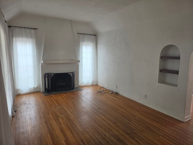 Building Photo - 1721 N Fairview St