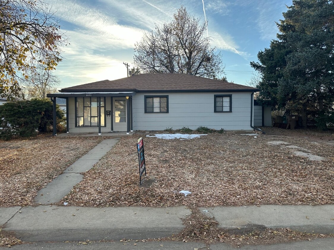 Foto principal - "Charming 3-Bed, 2-Bath Haven in Aurora – ...