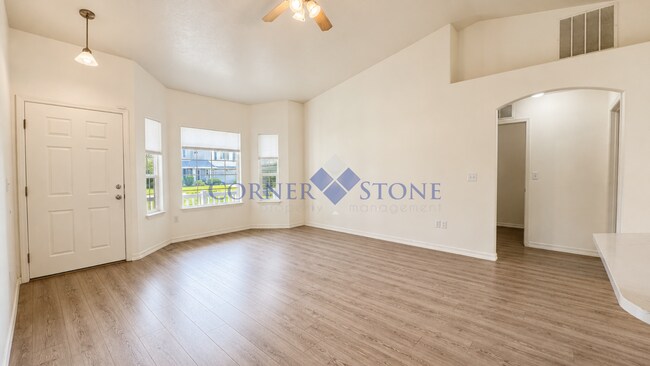 Foto del edificio - Beautiful 3-Bedroom Home with Open Floor Plan & Backyard Retreat!