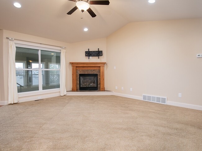 Building Photo - 1741 Golf Dr