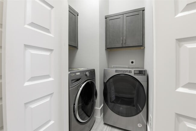 Building Photo - 819 Algona Ave