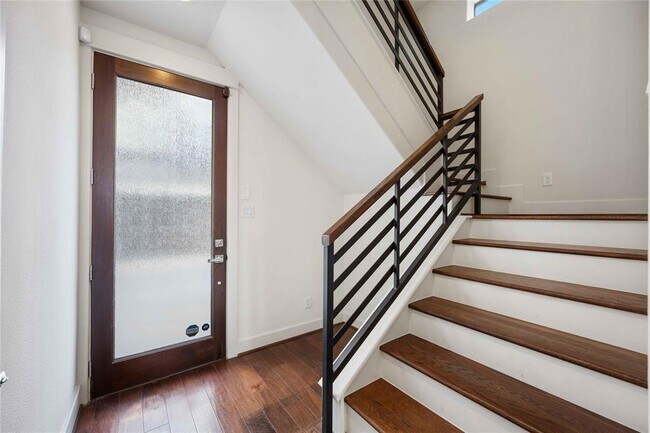 Building Photo - 2614A Polk St
