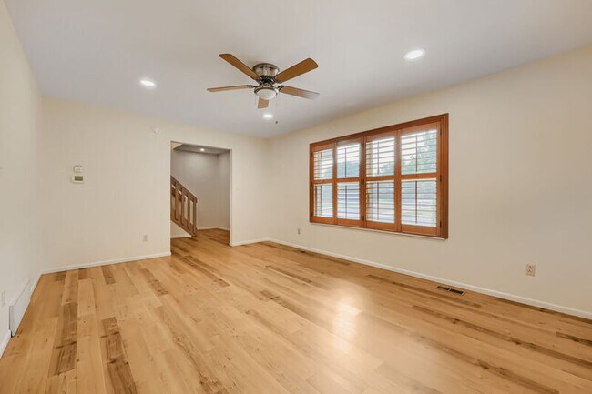 Foto del edificio - 3202 Springridge Dr