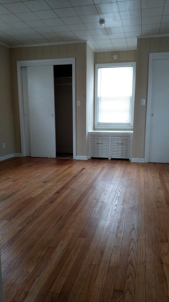 Building Photo - 10415 Crystal Ave