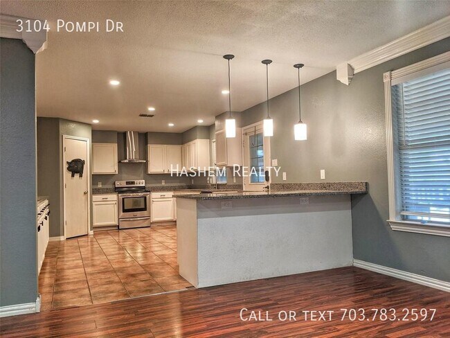 Building Photo - Spacious 5 Bedroom Single Family Home Read...