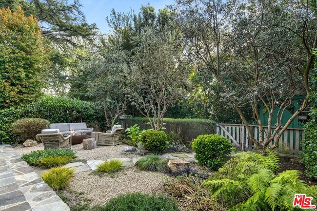 Foto del edificio - 821 Nowita Pl