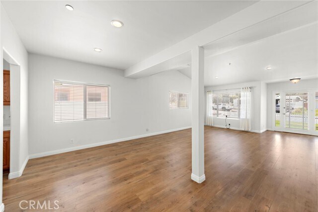 Building Photo - 118 W Avenida Santiago