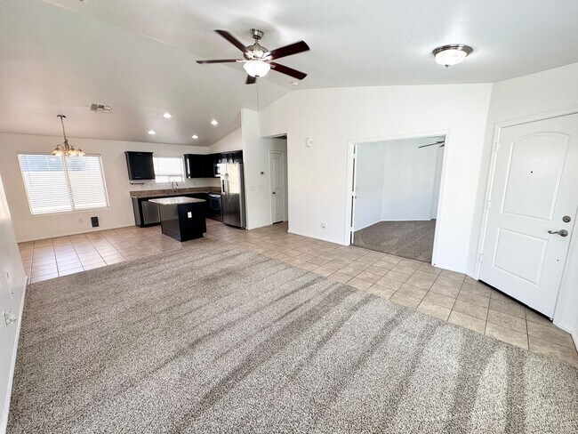 Foto del edificio - Beautiful 3 Bed + Office/Den, 2 Bath Singl...