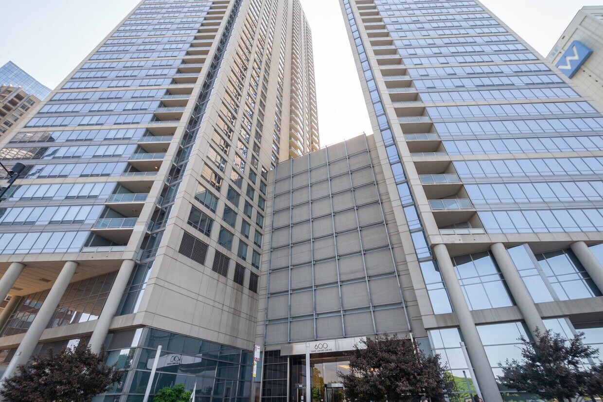 Primary Photo - 600 N Lake Shore Dr