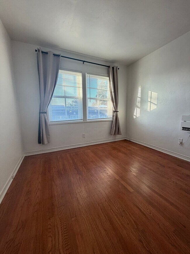 Foto del edificio - 1 Bed / 1 Bath Apartment – South Berkeley | Parking & Utilities Included Prime Location