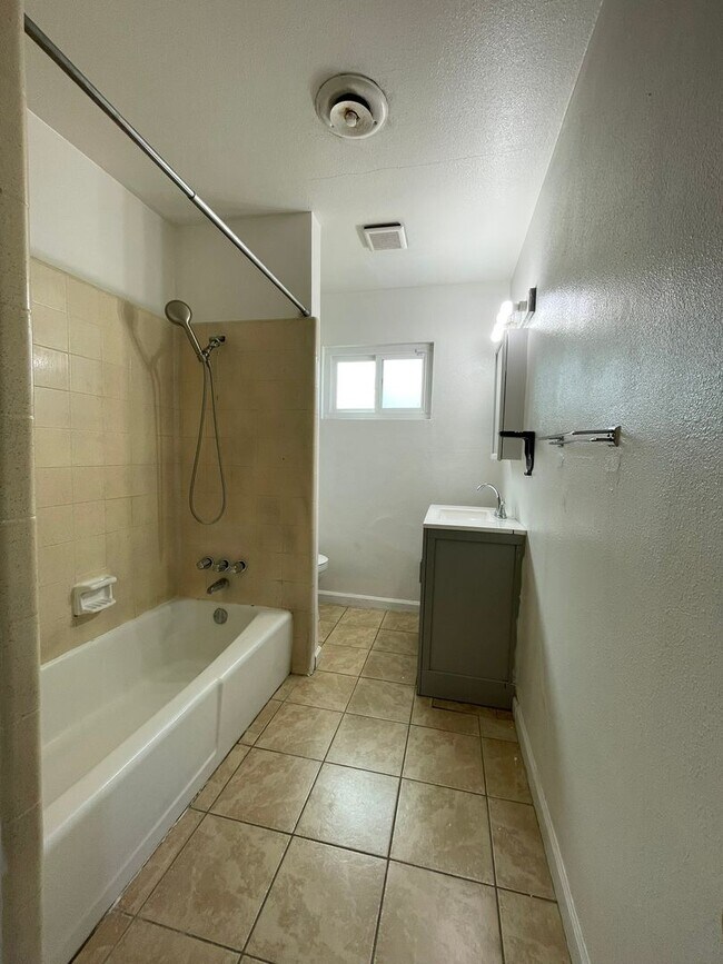 Foto del edificio - Special $700 off 1st months rent