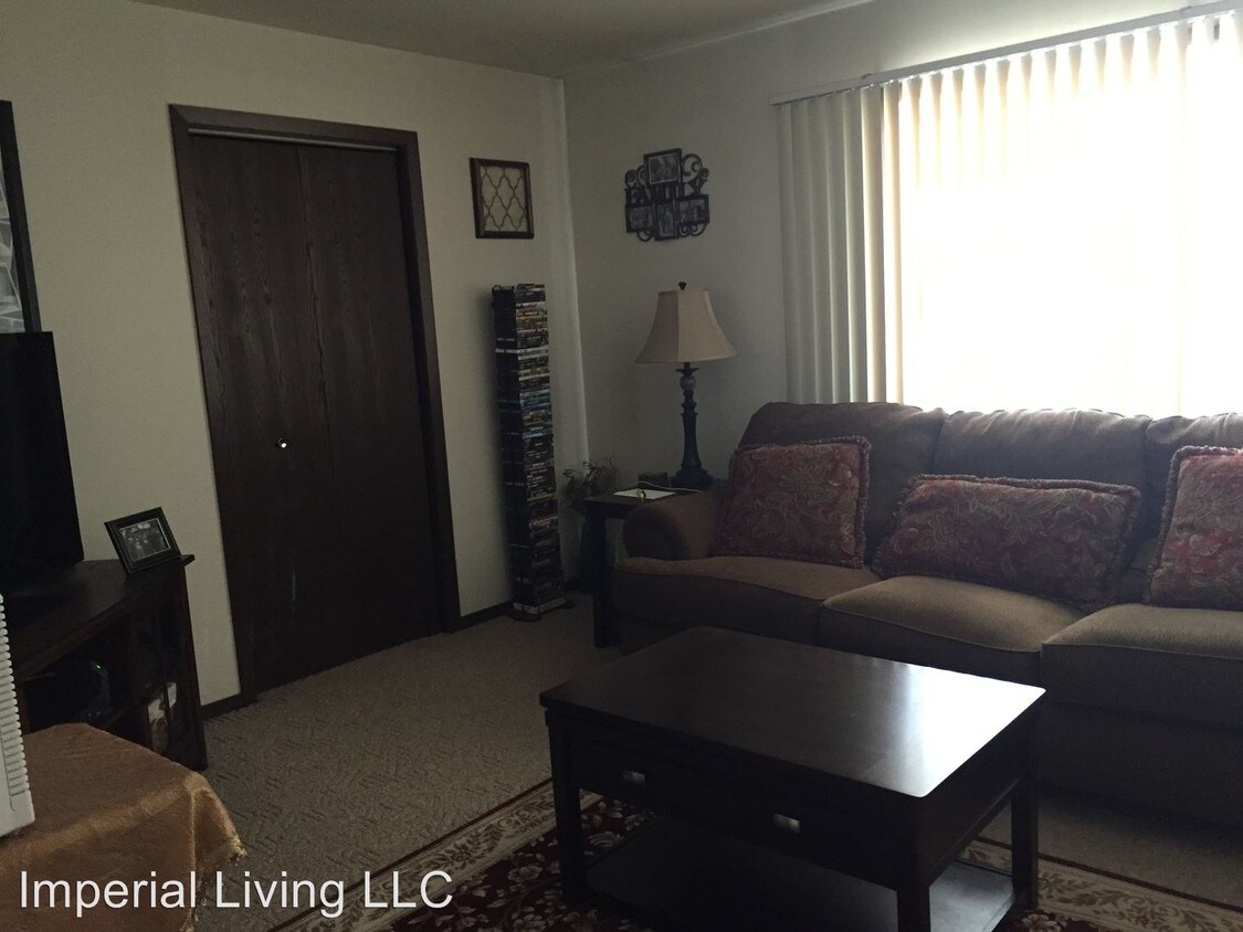 Primary Photo - 1021 Imperial Cir