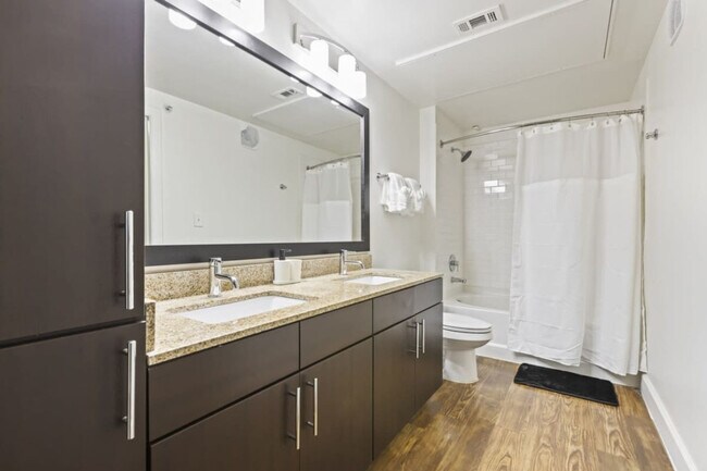 Foto del edificio - 5720 Town and Country Blvd