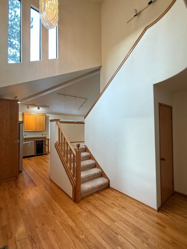 Building Photo - 3Bd/2.5Ba Bellevue House