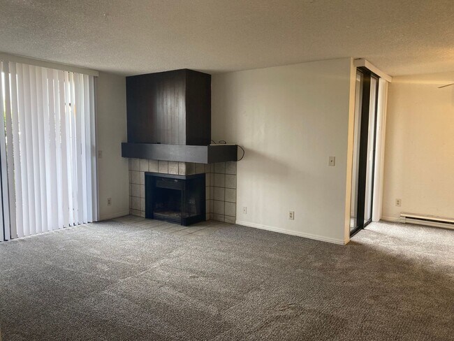 Foto del edificio - 2101 Shoreline Dr