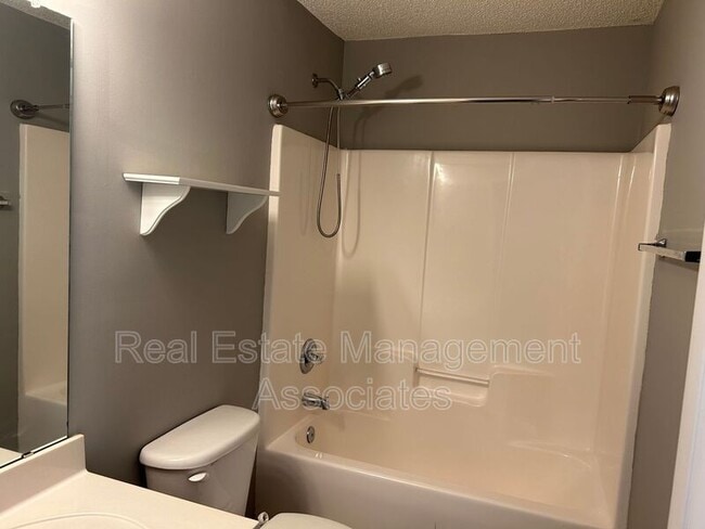 Building Photo - 1710 Summerwoods Ln