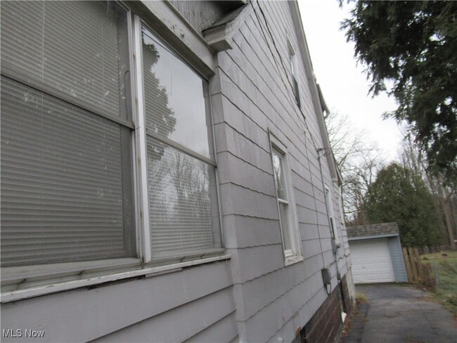 Building Photo - 118 W Glendale St