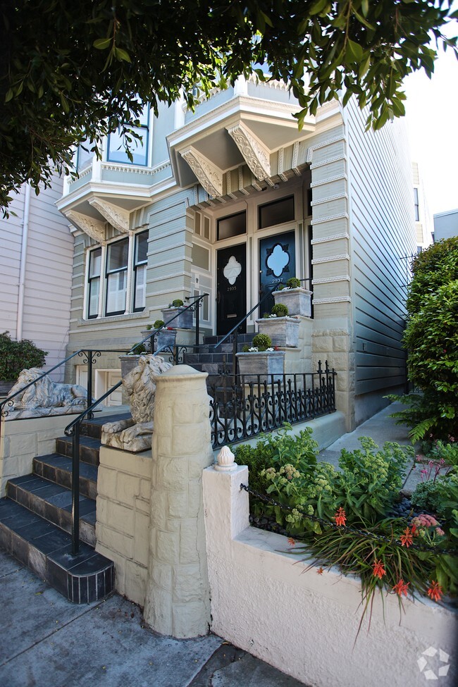 Building Photo - 2935 Sacramento St