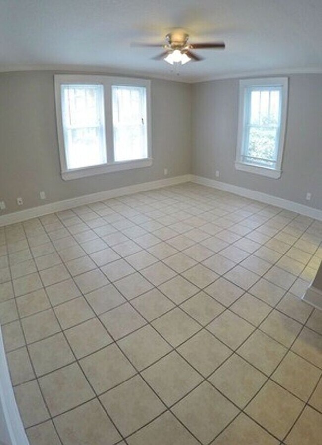 Building Photo - Renovated 1/1 in Historic Springfield!