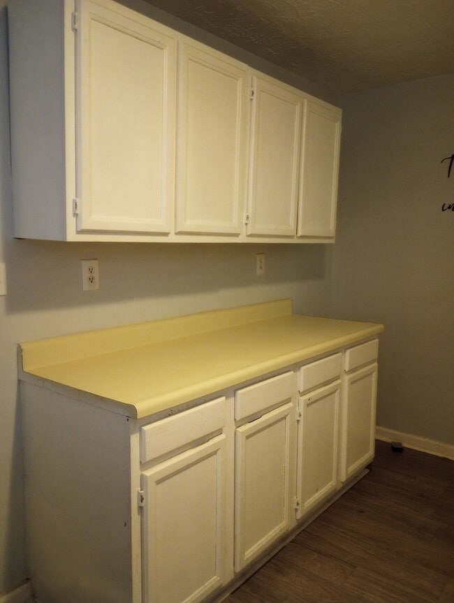 Building Photo - 410 Linden Pl