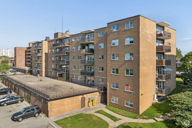 Building Photo - 34 Dixington Cres