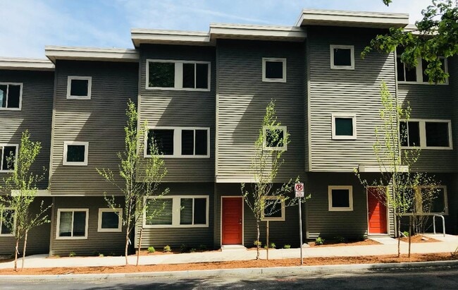 Building Photo - 710 SW Broadway Dr