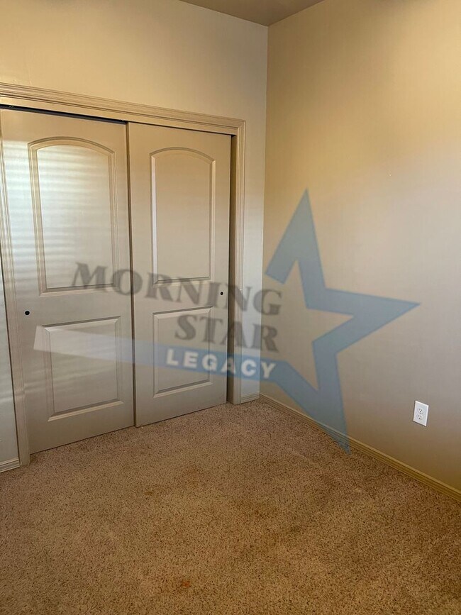 Building Photo - Gorgeous 4 bedroom home near Red Hawk