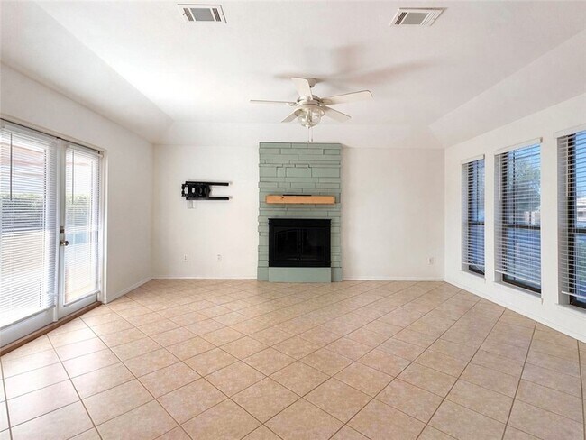 Foto del edificio - 15334 Barataria Dr