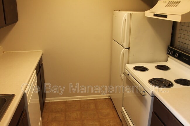 Building Photo - 233 Riverbend Dr