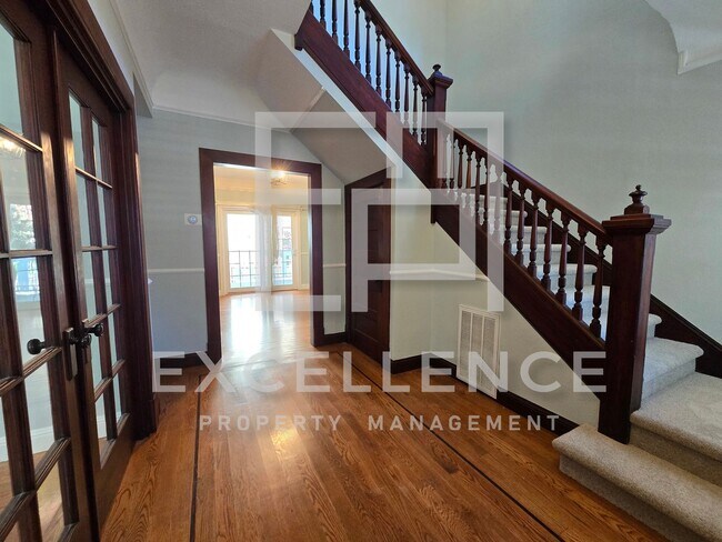 Foto del edificio - 2 Story Charming Updated Farmhouse, Minute...