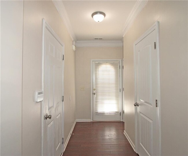 Foto del edificio - 315 Lakeside Ln