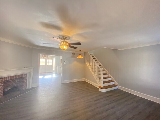 Building Photo - 154 Edgehill Rd