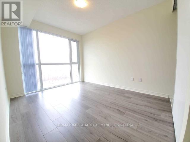 Photo du bâtiment - 349-1349 Rathburn Rd W