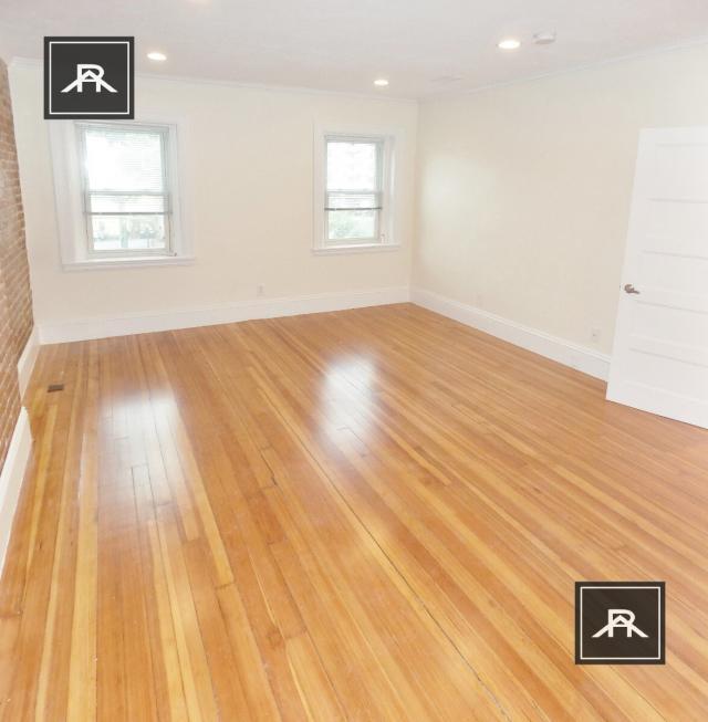Foto del edificio - 4 bedroom in Brookline MA 02446